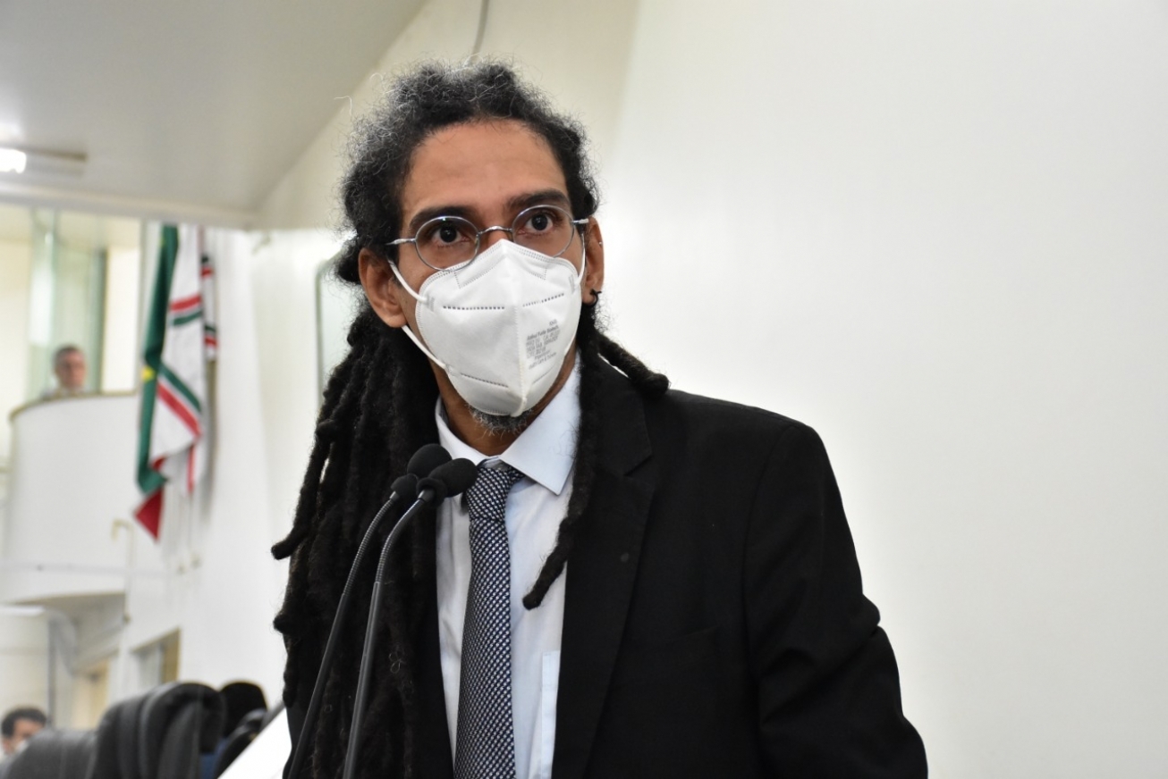 Jhonatas critica campanha do Governo do Estado contra as drogas