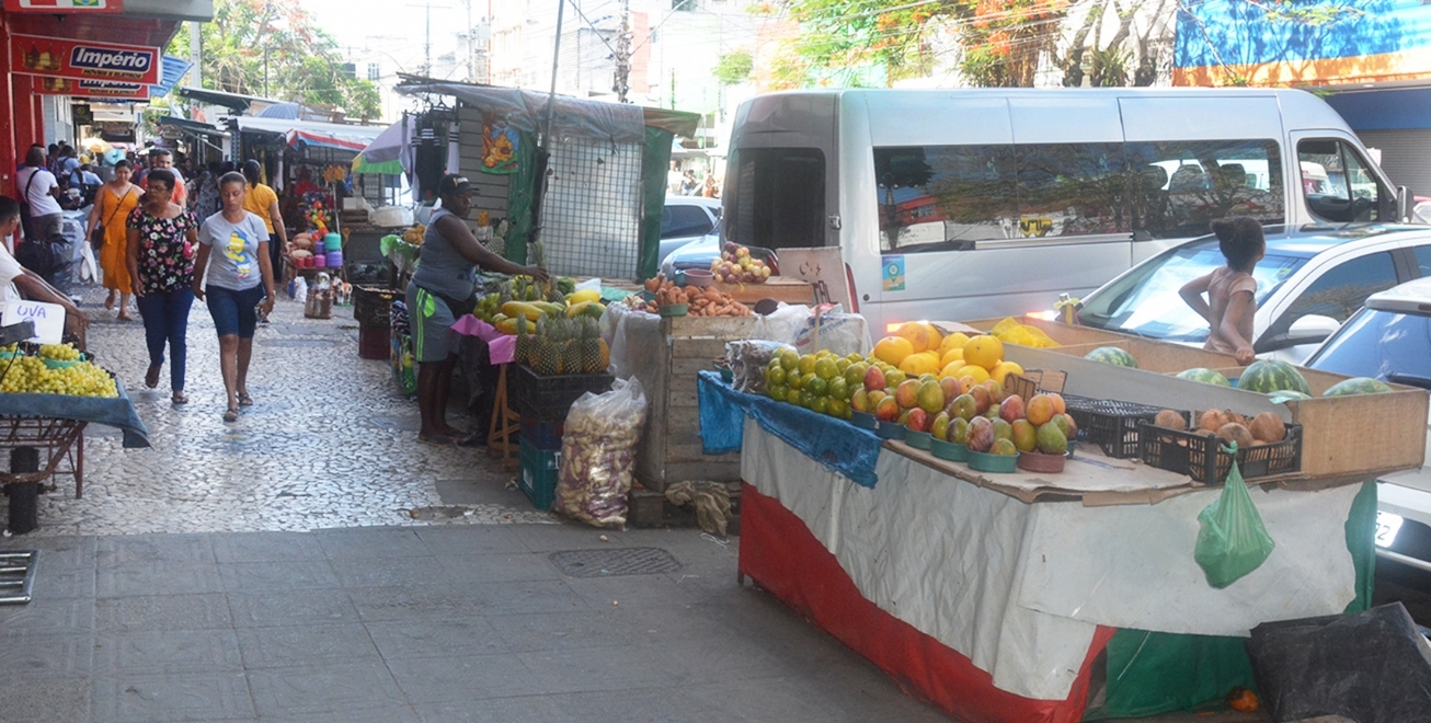 Manter feira livre no centro da cidade é privilegiar pequeno grupo, diz secretário municipal