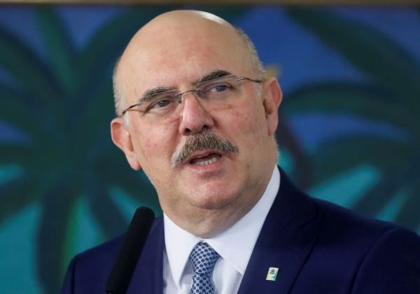 Ministro da Educação volta a negar interferência do governo nas provas do Enem