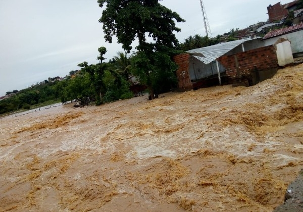 Congresso Nacional propõe ajuda de até R$ 2 bi para assistência às vítimas das chuvas na BA
