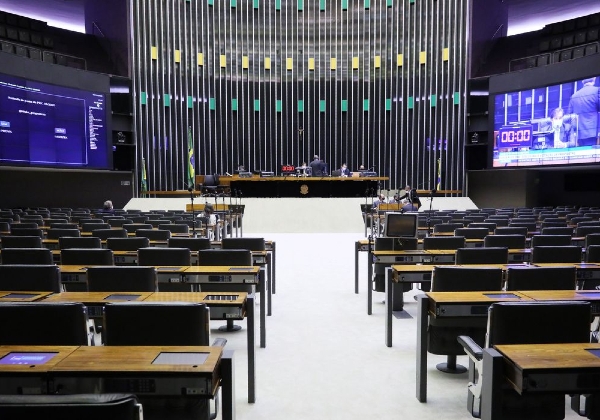 Criação do cadastro nacional de pedófilos é aprovada em comissão, na Câmara
