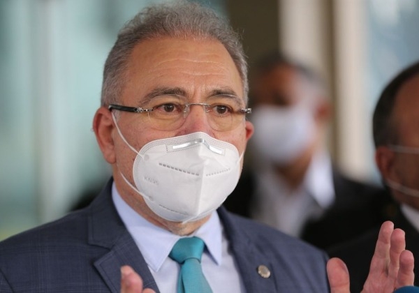 Marcelo Queiroga segue Bolsonaro e diz que é a favor da divulgação de nomes de técnicos da Anvisa