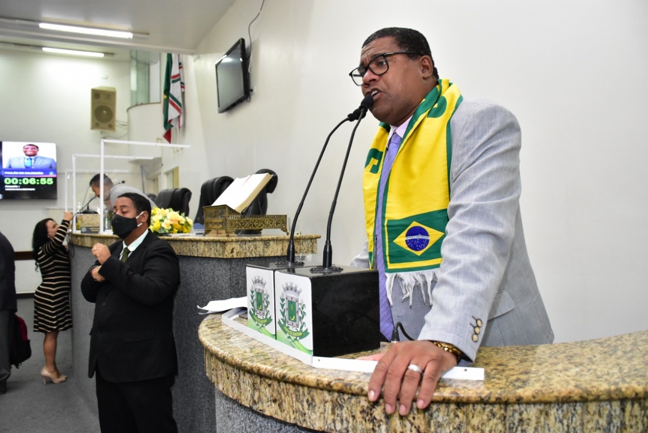 Prefeitura investe milhões em intervenções no centro da cidade, mas alagamentos continuam, diz vereador