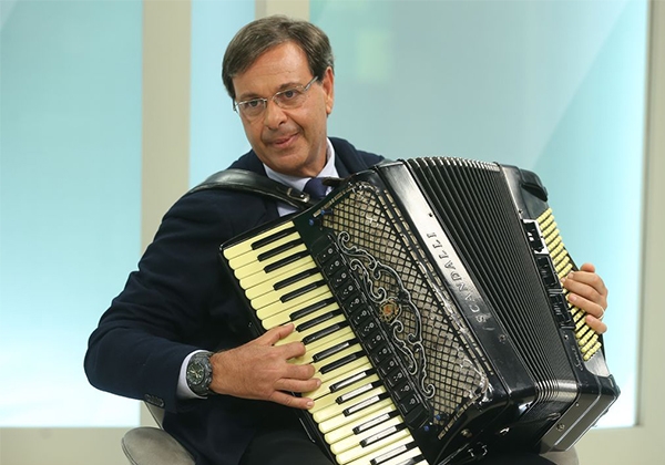 Sem comprovante de vacinação, equipe do ministro do Turismo é barrada em museu