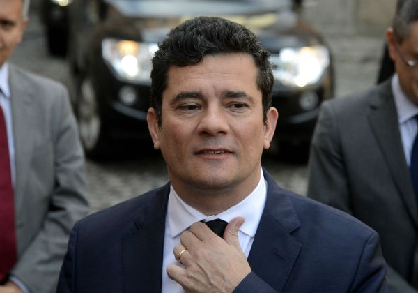 Sérgio Moro diz que manobras jurídicas enterraram de vez o caso do tríplex de Lula
