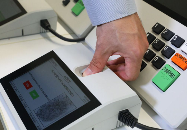 TSE apresenta novo modelo de urna eletrônica para eleições de 2022