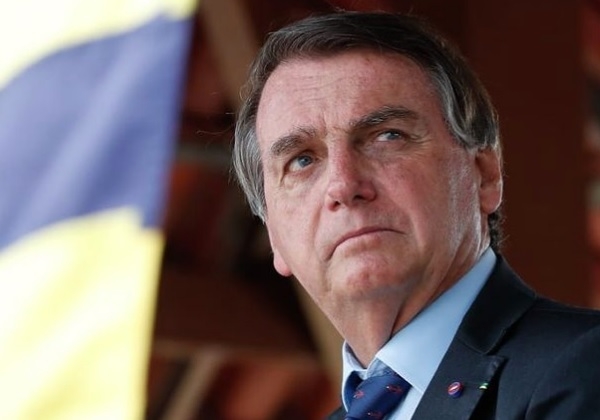 Bolsonaro defende ditadura e ataca ministros do STF: 'cala a boca'