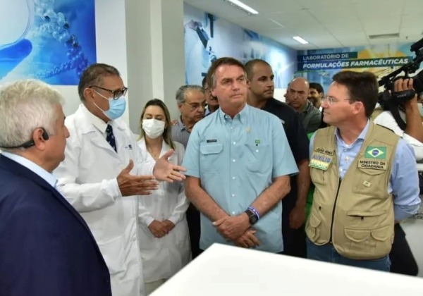 Cumprindo agenda na Bahia, Bolsonaro diz que máscaras serão liberadas até dia 31