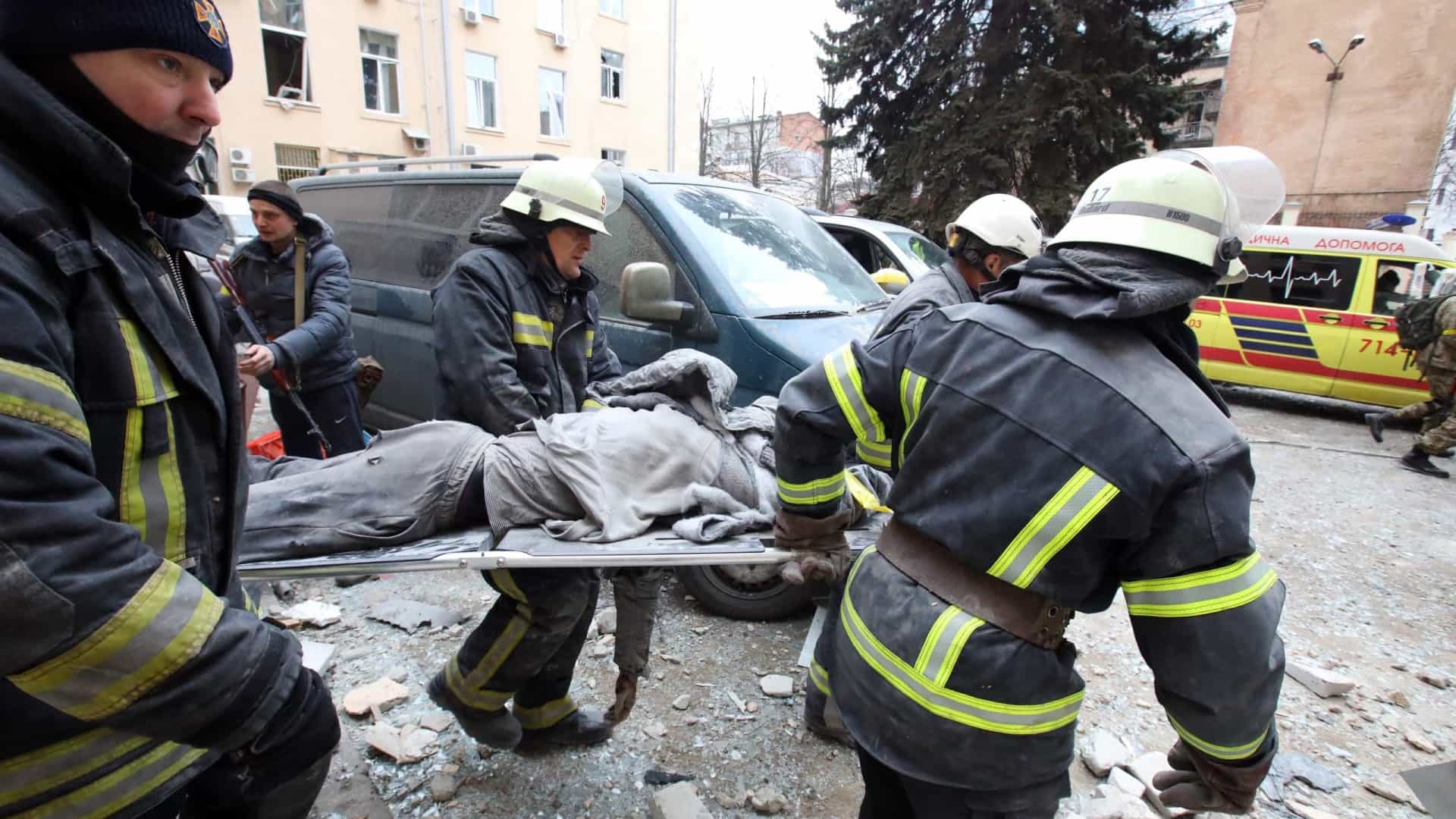 Rússia mantém Kharkiv sob incessante bombardeio, pelo 2º dia consecutivo; Zelenski classifica ataque como terrorismo
