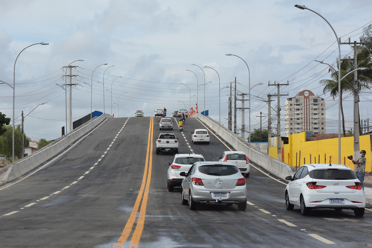 SMT informa interdição parcial do viaduto Wilson Falcão, em FSA