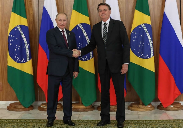Ucrânia veta participação de brasileiros na defesa contra a Rússia; decisão pode estar relacionada a declarações de Bolsonaro