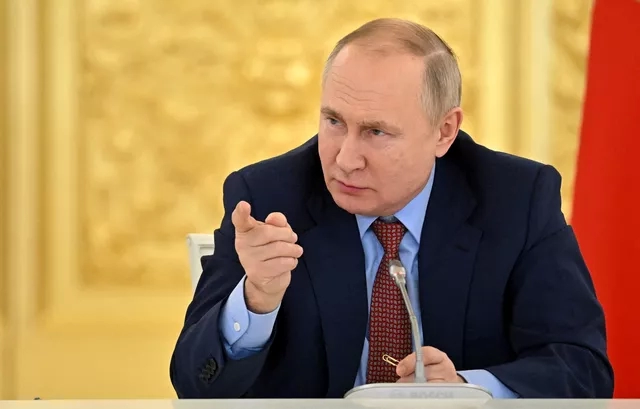 Vladimir Putin diz que sanções impostas à Rússia, pelo Ocidente, são semelhantes a uma declaração de guerra