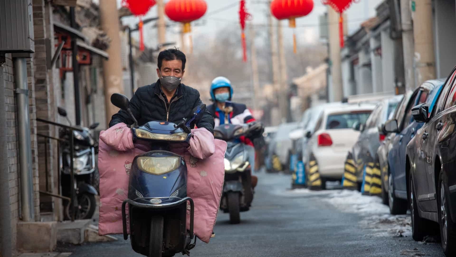 China registra novo pico de casos de Covid-19; são mais de 13 mil infectados, em 24 horas