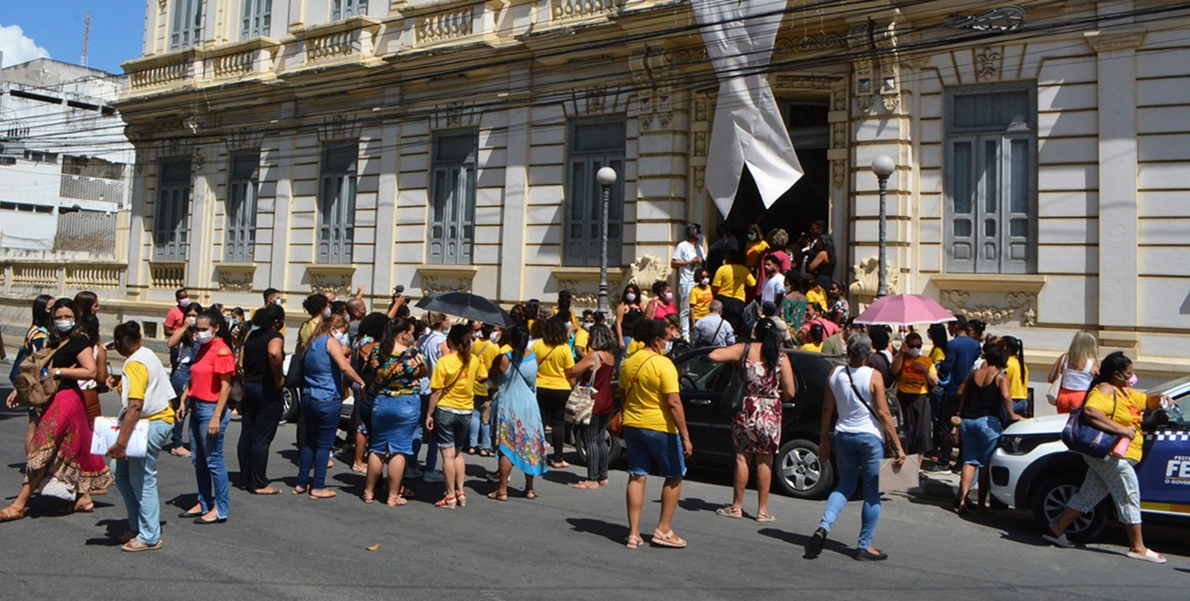 Colbert Martins pede reintegração de posse da Prefeitura à Justiça; novo confronto ocorre, na manhã de hoje