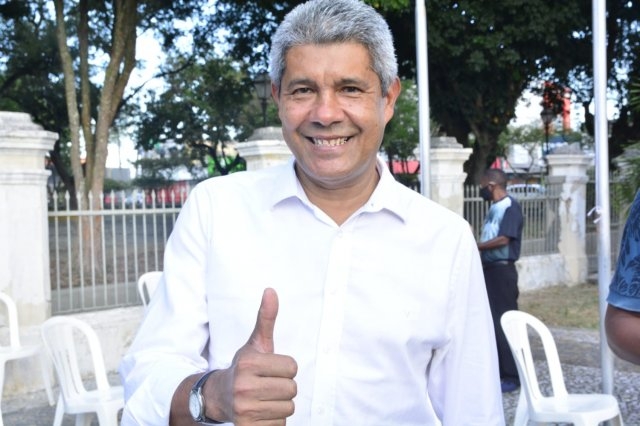 Jerônimo Rodrigues reforça ser ‘o candidato de Lula na Bahia’, durante celebração da Semana Santa, em Feira