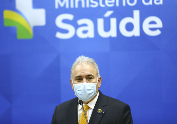 Queiroga assina portaria que revoga emergência sanitária da Covid-19