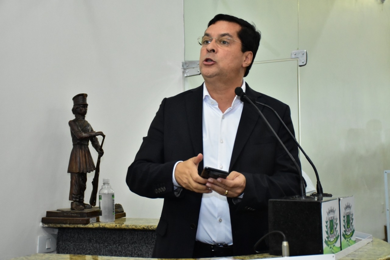 Secretário prestou consultoria de ortopedia para UPA que não oferece essa especialidade, afirma Fernando