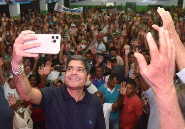 ACM garante universidade estadual em Ipirá e critica governo PT