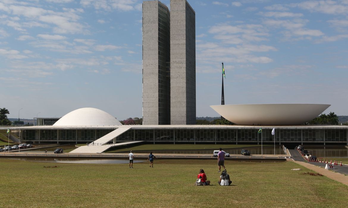 Congresso prorroga MP que amplia margem de crédito consignado