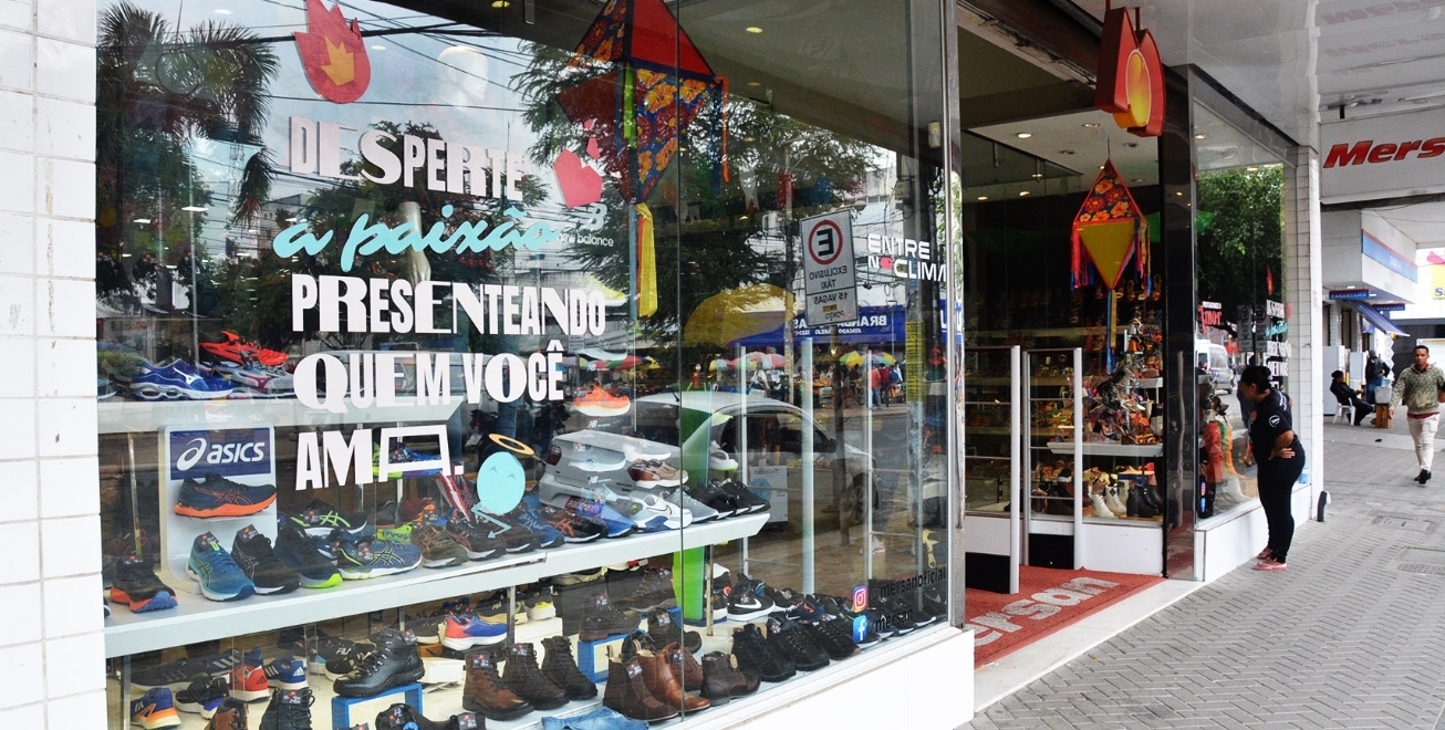Comércio e shoppings de FSA funcionam em horário especial para Dia dos Namorados e São João
