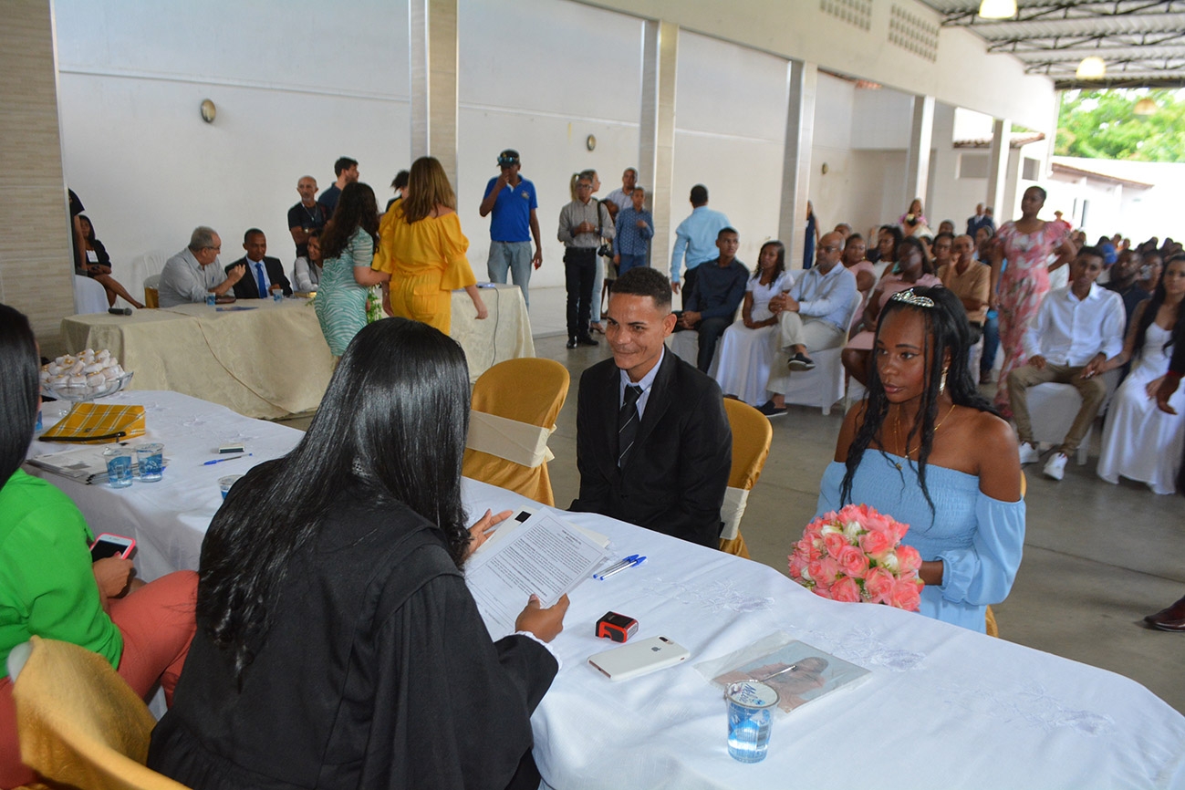 Mais 30 casais vão oficializar união em casamento coletivo, na próxima terça, em FSA