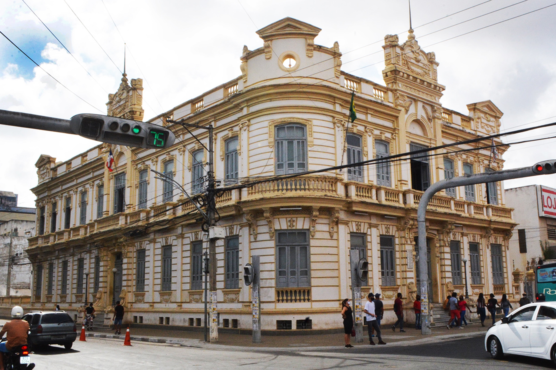 Repartições públicas municipais funcionam com expediente reduzido, nesta quinta-feira