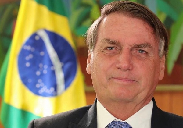 'Brevemente teremos uma das gasolinas mais baratas do mundo', diz Bolsonaro