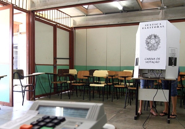 TSE suspeita de inscrição combinada de mesários bolsonaristas