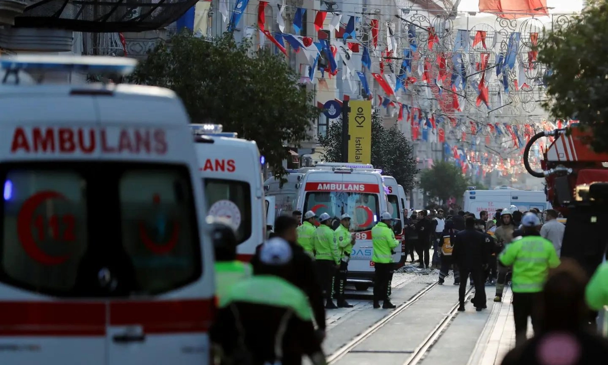 Atentado a bomba deixa 6 mortos e 53 feridos, neste domingo (13), em Istambul, na Turquia