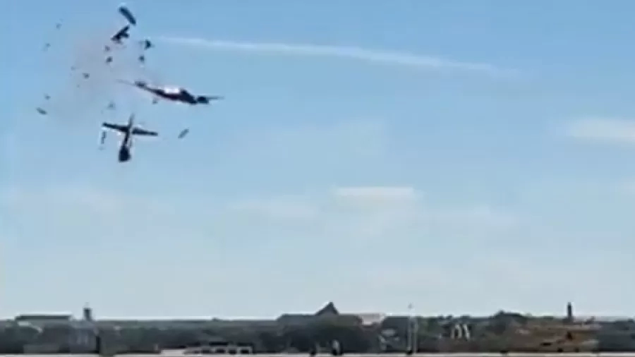 Aviões da 2ª Guerra Mundial colidem, durante show aéreo, nos EUA; acidente deixou 6 mortos