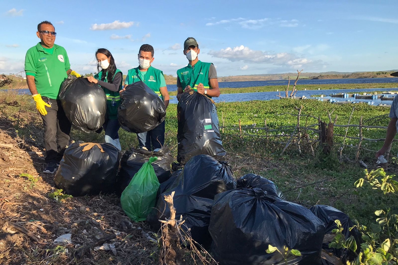 Em comemoração ao Dia Nacional do Rio, equipes da Semmam coletam amostras do Subaé e recolhem lixo descartado no Jacuípe