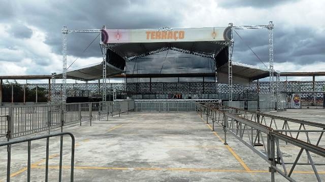 Em nota divulgada, Prefeitura de Feira diz não ter autorizado realização de show em estacionamento do Shopping Popular