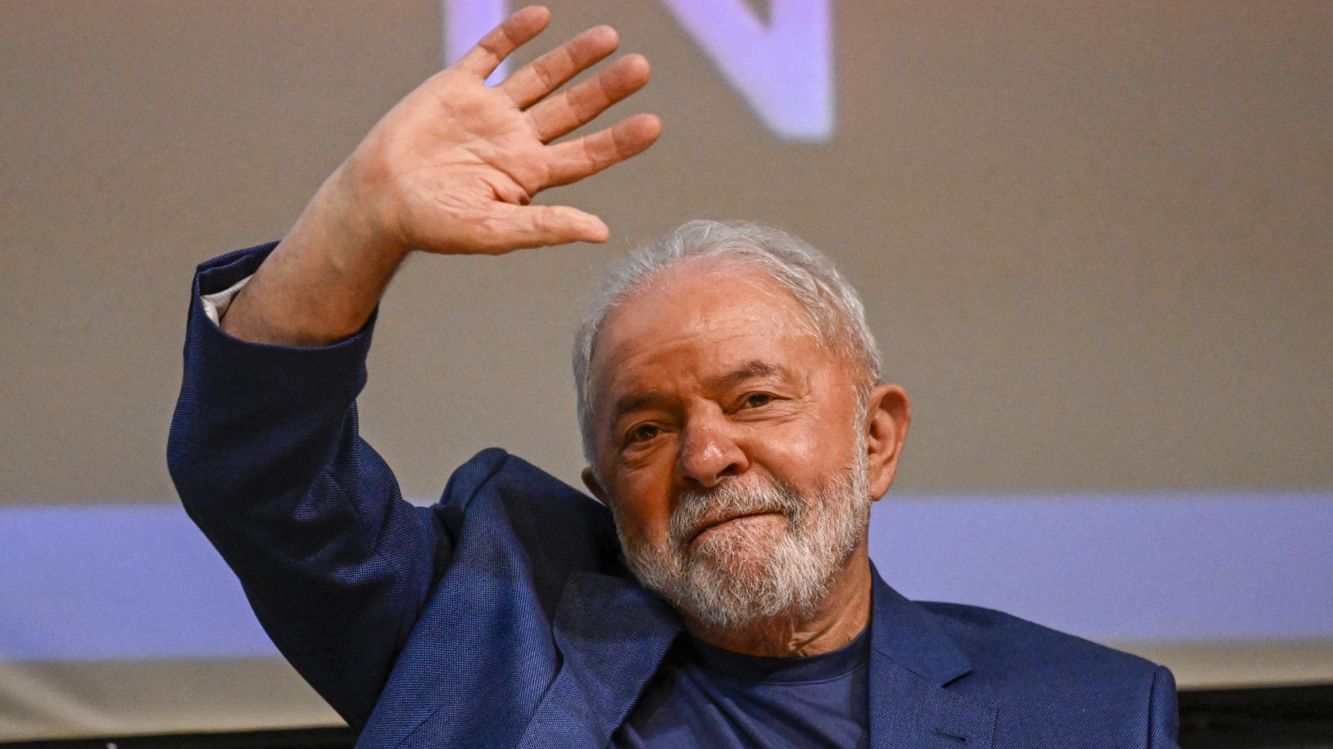 Lula tem alta médica, após retirada de pequena lesão na laringe