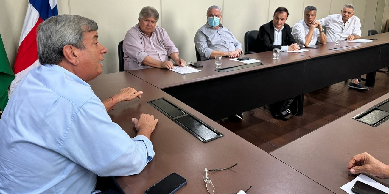 Prefeitura de Feira anuncia estudos para solucionar problemas ambientais causados por aterro inativo   