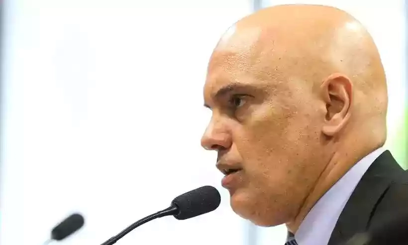 Alexandre de Moraes suspende porte de arma no DF; decisão visa garantir segurança durante posse de Lula
