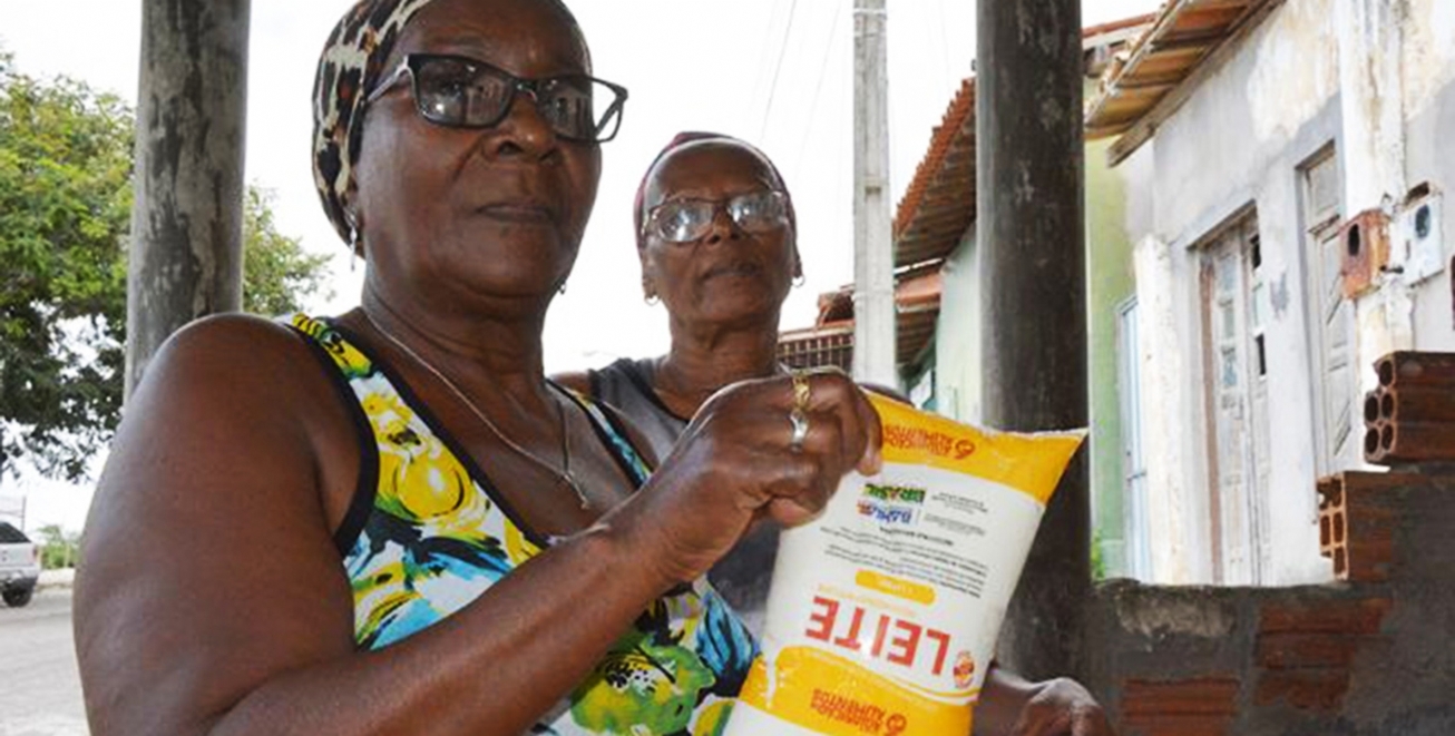 Feira de Santana distribuiu quase 300 mil litros de leite a famílias de baixa renda