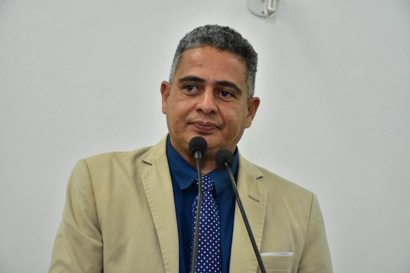 Novo atraso no pagamento de terceirizados provoca 'quebra-quebra' em sede de empresa, denuncia vereador