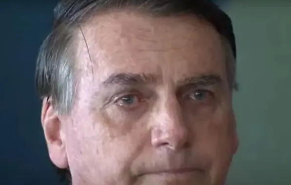 VÍDEO: Bolsonaro chora durante cerimônia com militares em Brasília