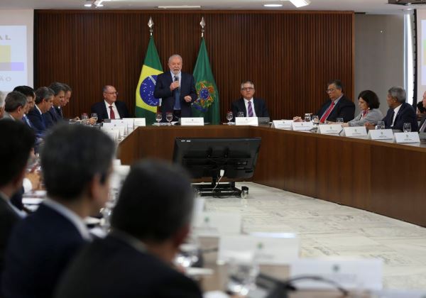 Em reunião com governadores, Lula se compromete a discutir perdas na arrecadação do ICMS