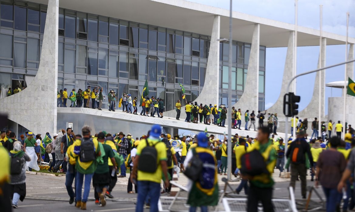 Líderes mundiais condenam tentativa de assalto à democracia em Brasília   