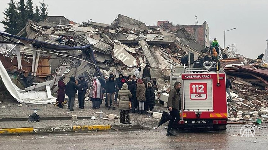 Quantidade de mortos após terremoto na Turquia e na Síria já passam de 2,3 mil pessoas
