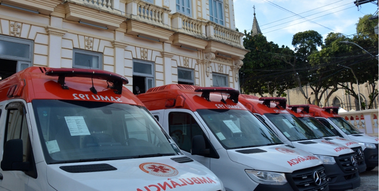 Novas ambulâncias do SAMU chegaram há dois meses, mas continuam no pátio, sem servir à população, denuncia vereador
