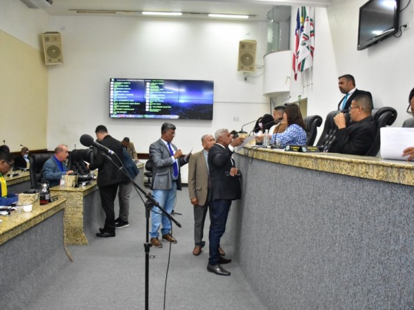 Vereador diz que presidente da Câmara de Feira contratou uma quadrilha para coagir funcionários