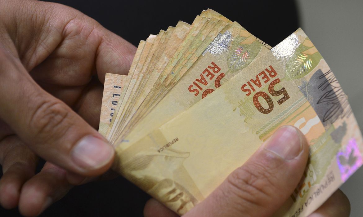 Lula assina MP do salário mínimo de R$ 1.320 até 1º de maio