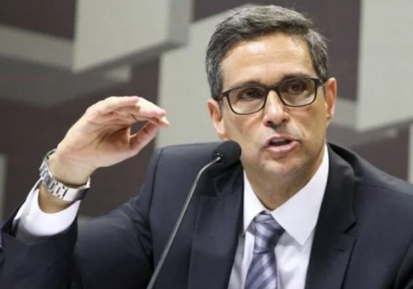 Presidente do Banco Central elogia arcabouço fiscal e aponta ‘esforço’ do governo para cortar gastos