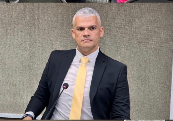 Deputado propõe projeto que determina psicólogos e assistentes sociais em escolas estaduais