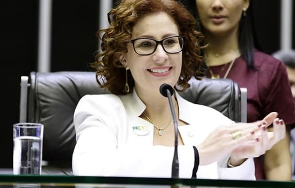 Internada em Brasília, Carla Zambelli é diagnosticada com Covid-19