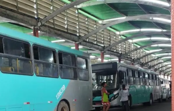 Motoristas e cobradores da empresa Rosa paralisam as atividades neste sábado