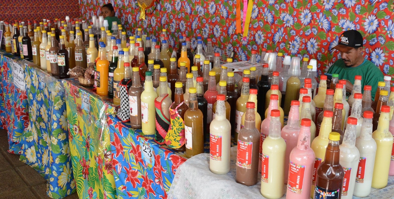 De ‘Molhar a Goela’: apreciadores de licor têm espaço garantido no Arraiá do Comércio de Feira