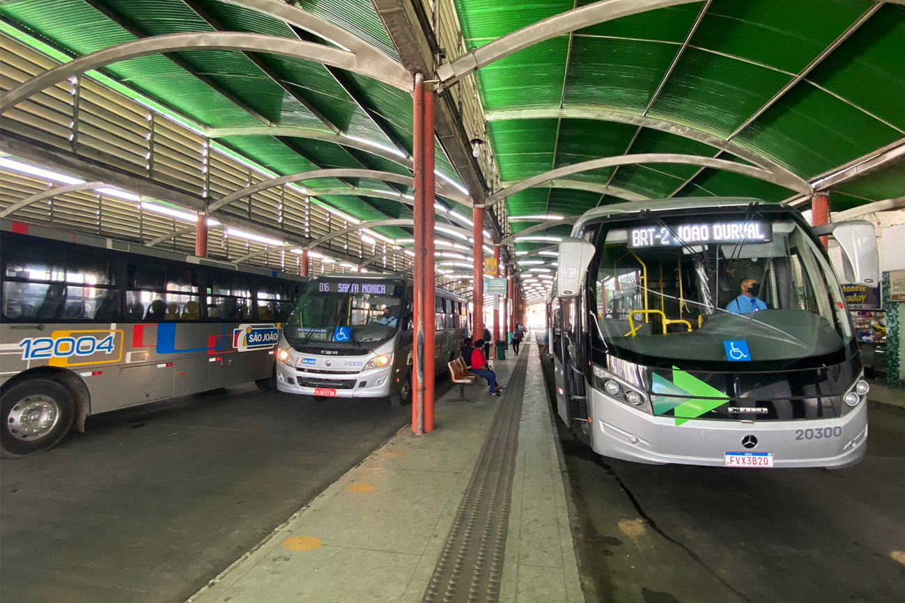 Ônibus extras e vans reforçam o transporte público durante festejos de São Pedro, em Feira de Santana